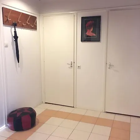 Lelylaan Panzió *